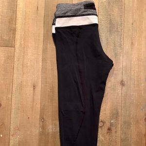 Lululemon 3/4 yoga pants size 4